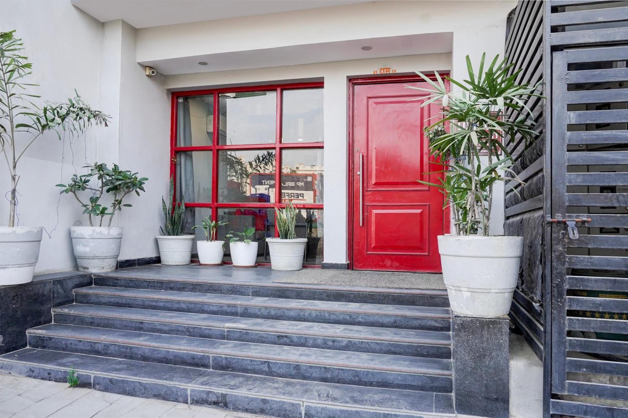 Super Townhouse Gomti Nagar Sector 6 Near Ekana Stadium ラクナウ エクステリア 写真