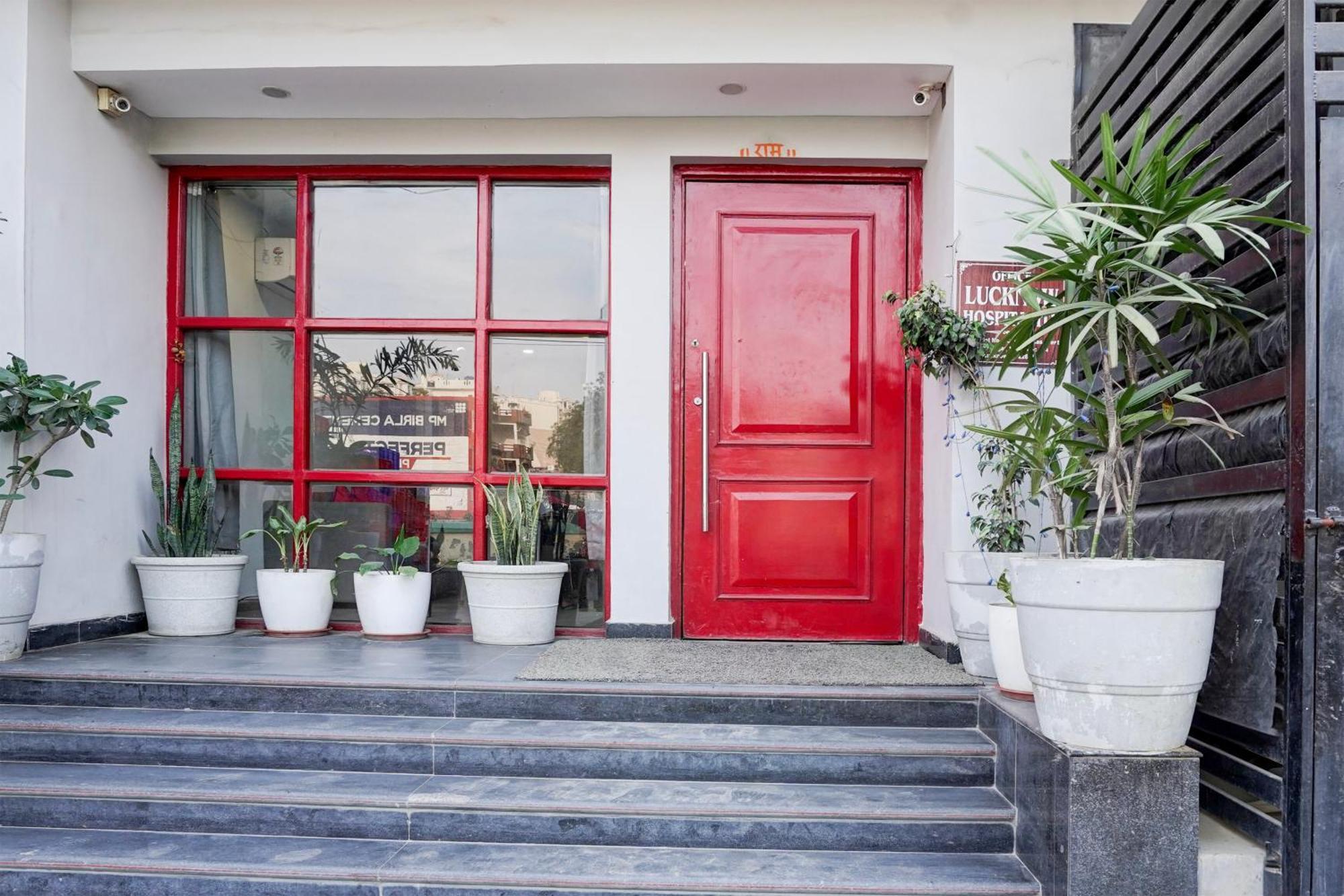 Super Townhouse Gomti Nagar Sector 6 Near Ekana Stadium ラクナウ エクステリア 写真