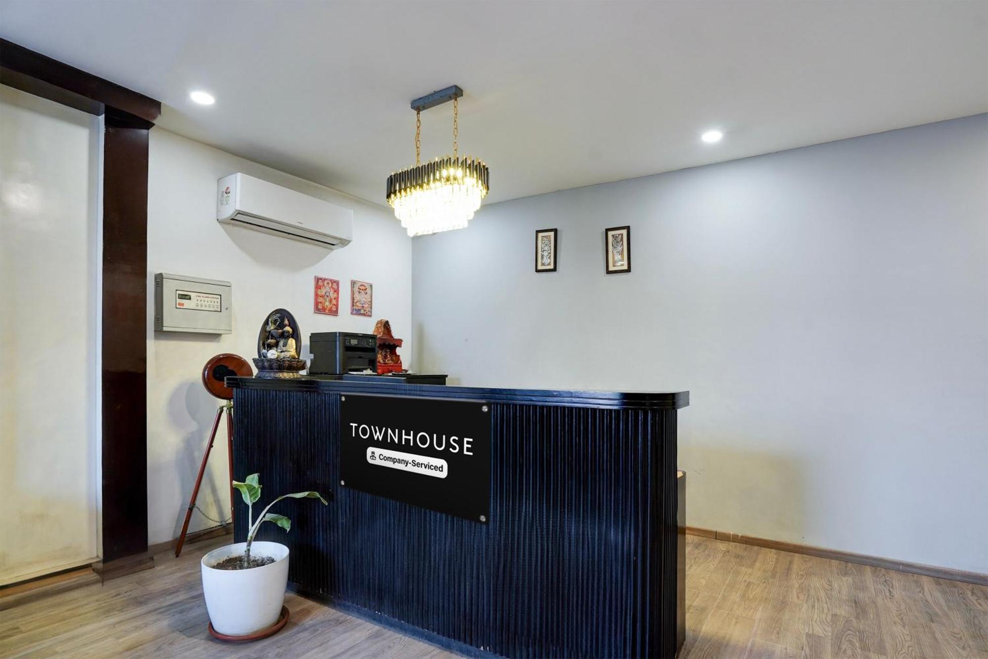 Super Townhouse Gomti Nagar Sector 6 Near Ekana Stadium ラクナウ エクステリア 写真