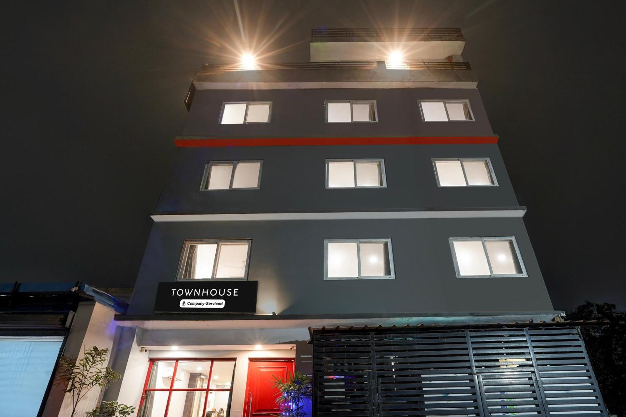 Super Townhouse Gomti Nagar Sector 6 Near Ekana Stadium ラクナウ エクステリア 写真